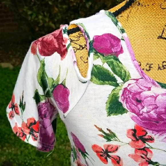 Floral Cold Shoulder Swing Top - Picture 11 of 16
